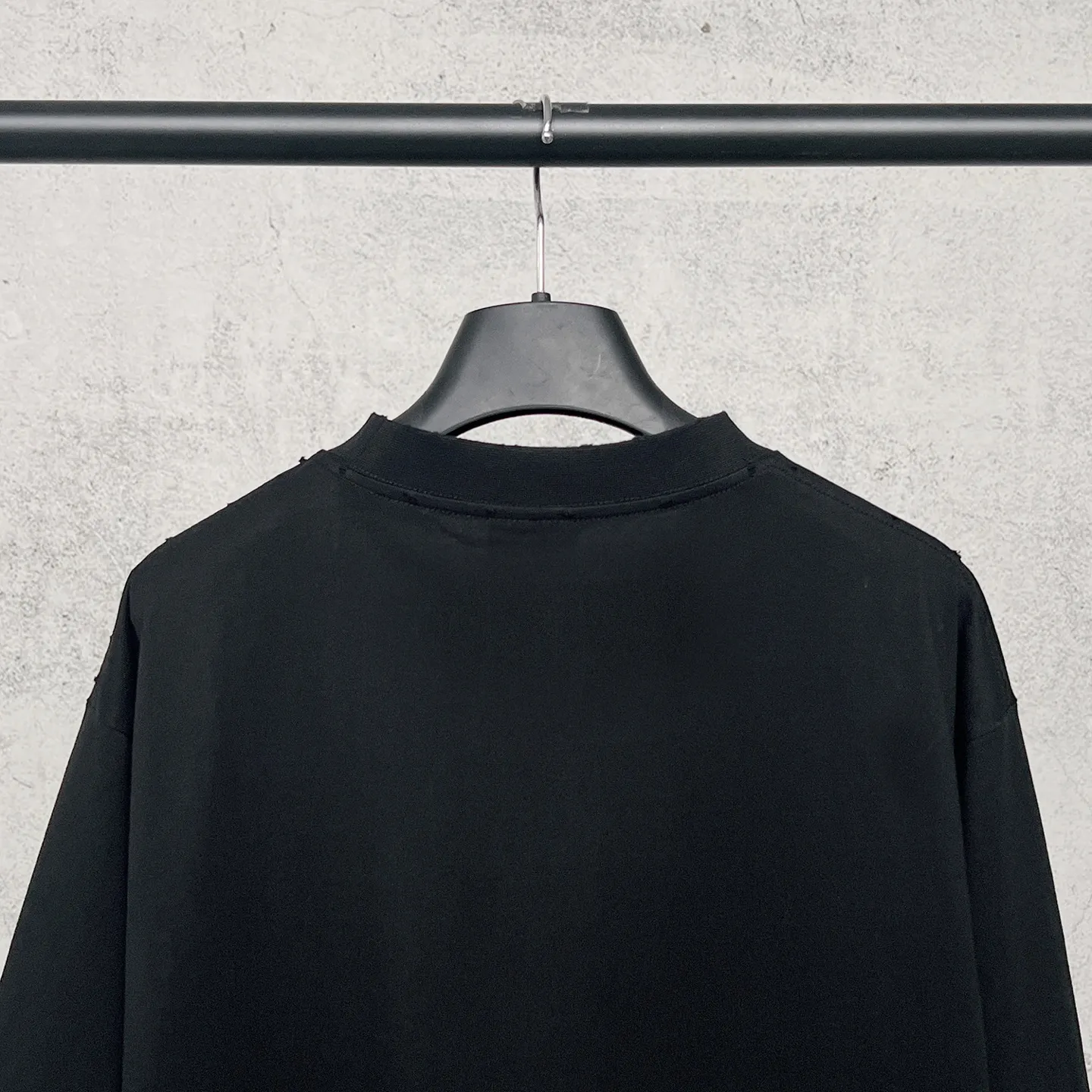 【 . Quality】BALENCI*GA/ .SS 26 New Arrival 。 Balenclag* 🏝️ T 。 Retro 。 . Authentic 。 ！ ZP 。 260 ， . ， ， 。 。 ， 。 OS . Same Style ：BL 263783 ：Black Size：XS S M L